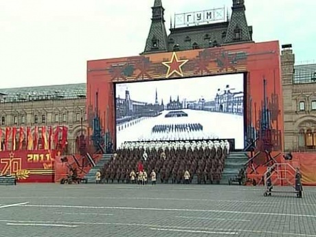 Непрерывный поток истории. Москва, Красная площадь, 7 ноября 2011 года